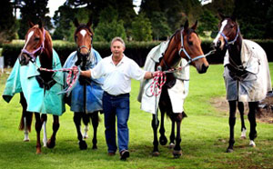 Horsetrainer.jpg Horsetrainer.jpg
