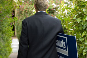 Real-Estate-Salesperson.jpg