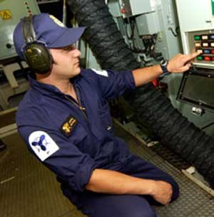 navy-technicians2.jpg
